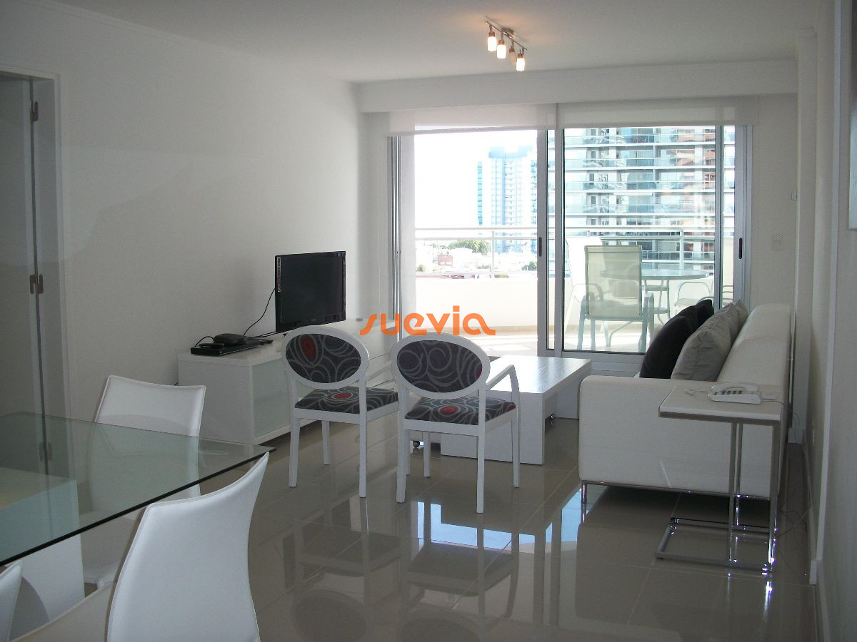 Apartamento sobre Avda Chiverta - Punta del Este