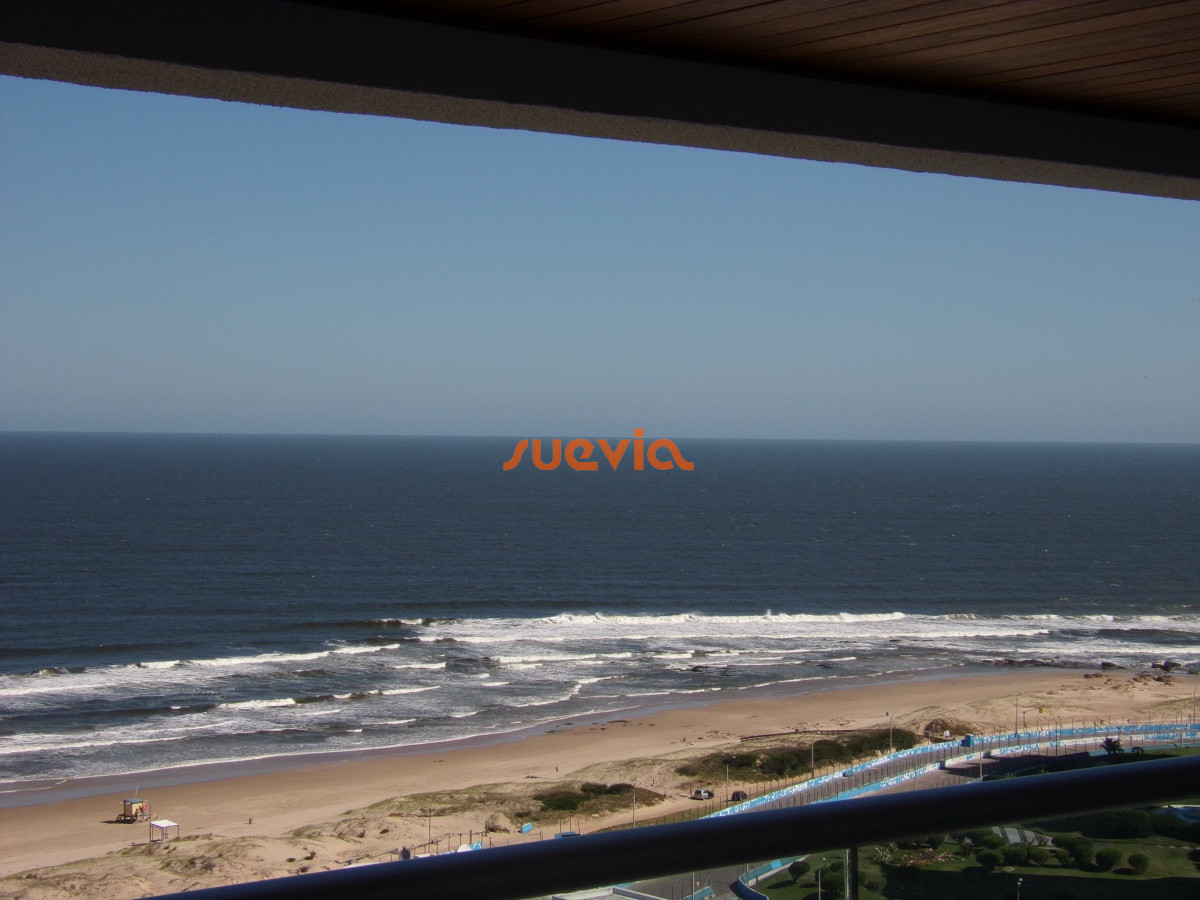 Hermoso apartamento con vista a Playa Brava