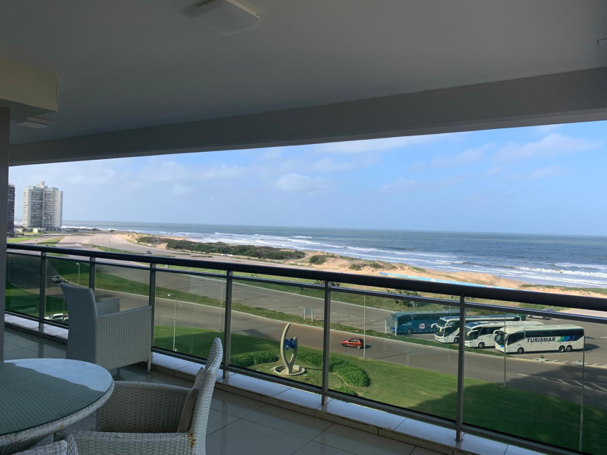 Apartamento en primera línea en Playa Brava