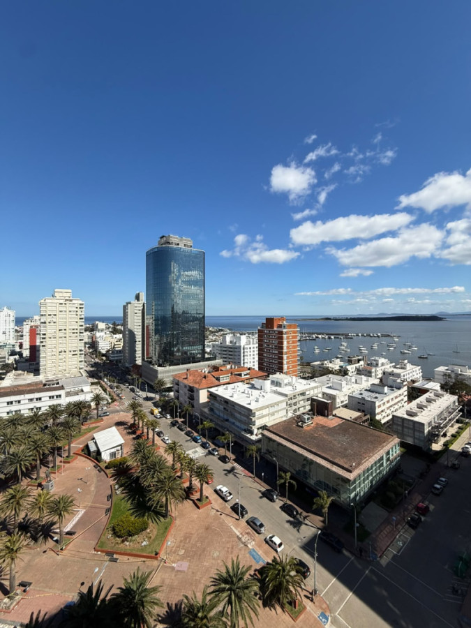 EXCELENTE OPORTUNIDAD EN PENINSULA CON VISTA AL MAR