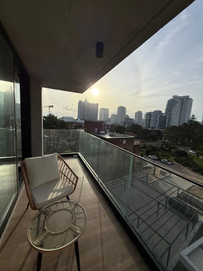 EXCELENTE OPORTUNIDAD EDIFICIO DE CATEGORIA