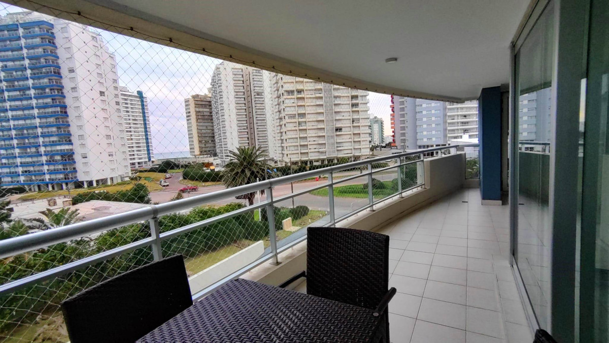 Apartamento a metros de Playa Brava
