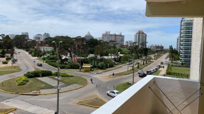 Apartamento a una cuadra y media de Playa Mansa