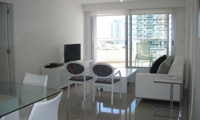 Apartamento sobre Avda Chiverta - Punta del Este