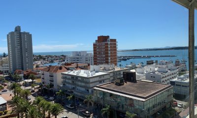 Apartamento con vista espectacular al Puerto y Playa Brava