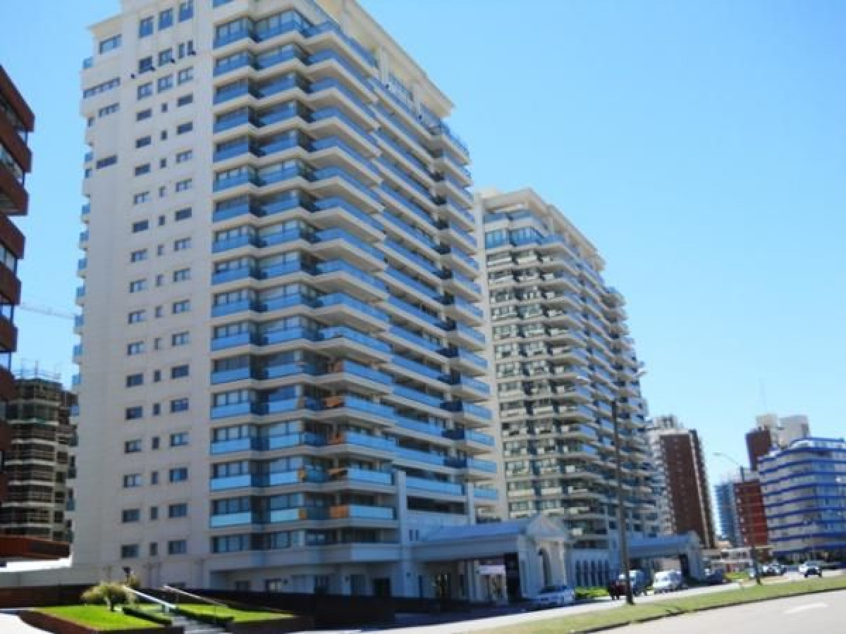 Hermoso apartamento en primera línea en Playa Brava