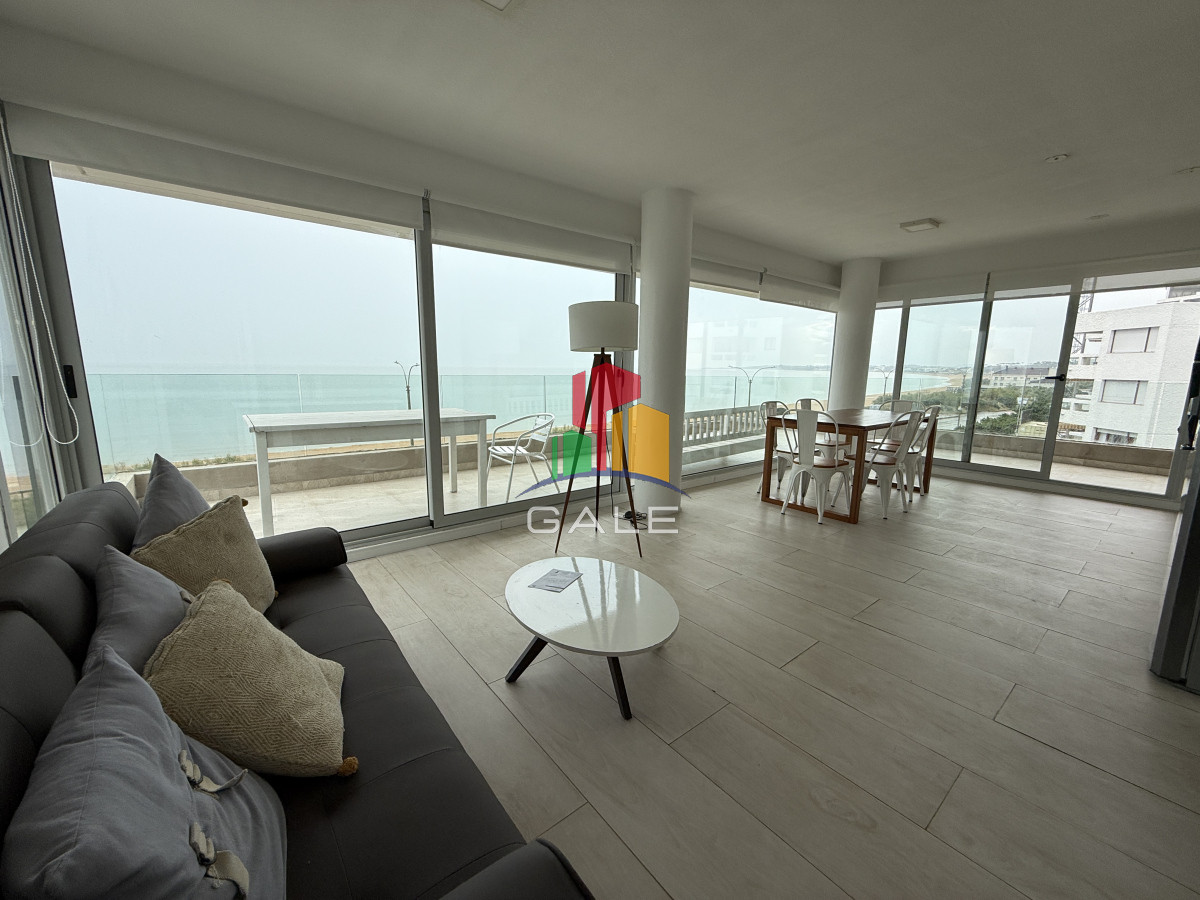 Venta y alquiler anual o invernal de apartamento 2 dormitorios frente al mar en playa mansa - GAL3438A