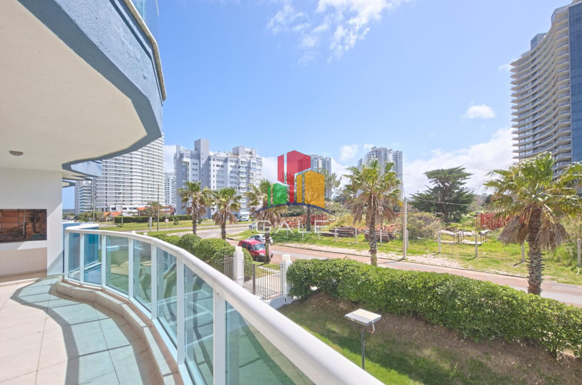 Apartamento en venta 3 dormitorios con parrillero Playa Mansa - GAL4744A