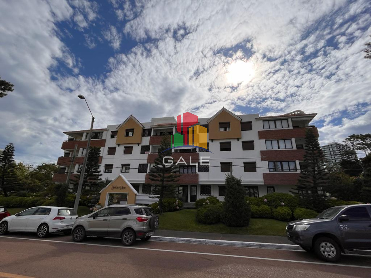 APARTAMENTO EN VENTA EN PUNTA DEL ESTE zona MANSA - GAL2918A
