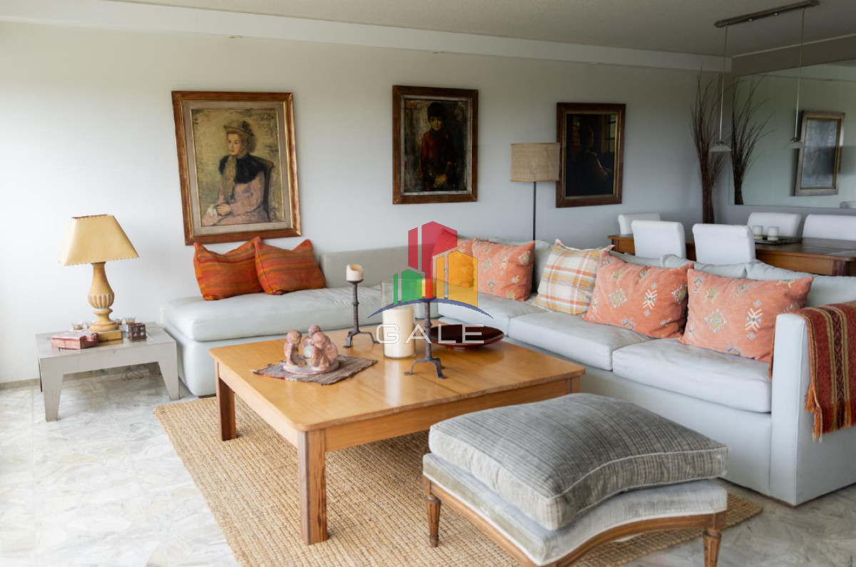Hermoso y amplio apartamento frente al mar