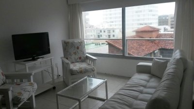 En Península, Cómodo Apartamento De 1 Dormitorio