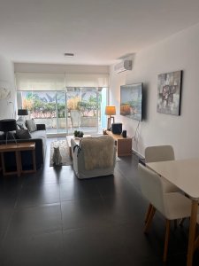Hermoso apartamento frente al mar a 200 metros del puerto