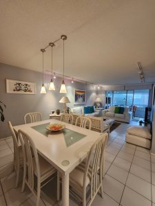 Vende apartamento de 2 dormitorios en Punta del Este.