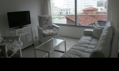 En Península, Cómodo Apartamento De 1 Dormitorio