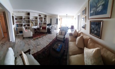 Impresionante Apartamento En Edificio Tradicional De Península Con Vista