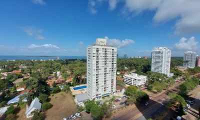 Apartamento en venta de 2 dormitorios con vista al mar en Roosevelt con todos los servicios