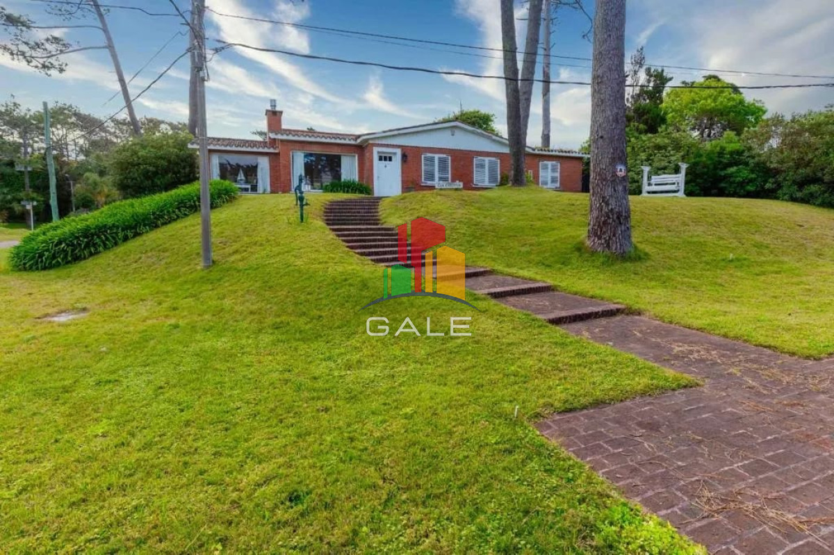 Hermosa casa en Alquiler anual en San Fernando con vista parcial del mar