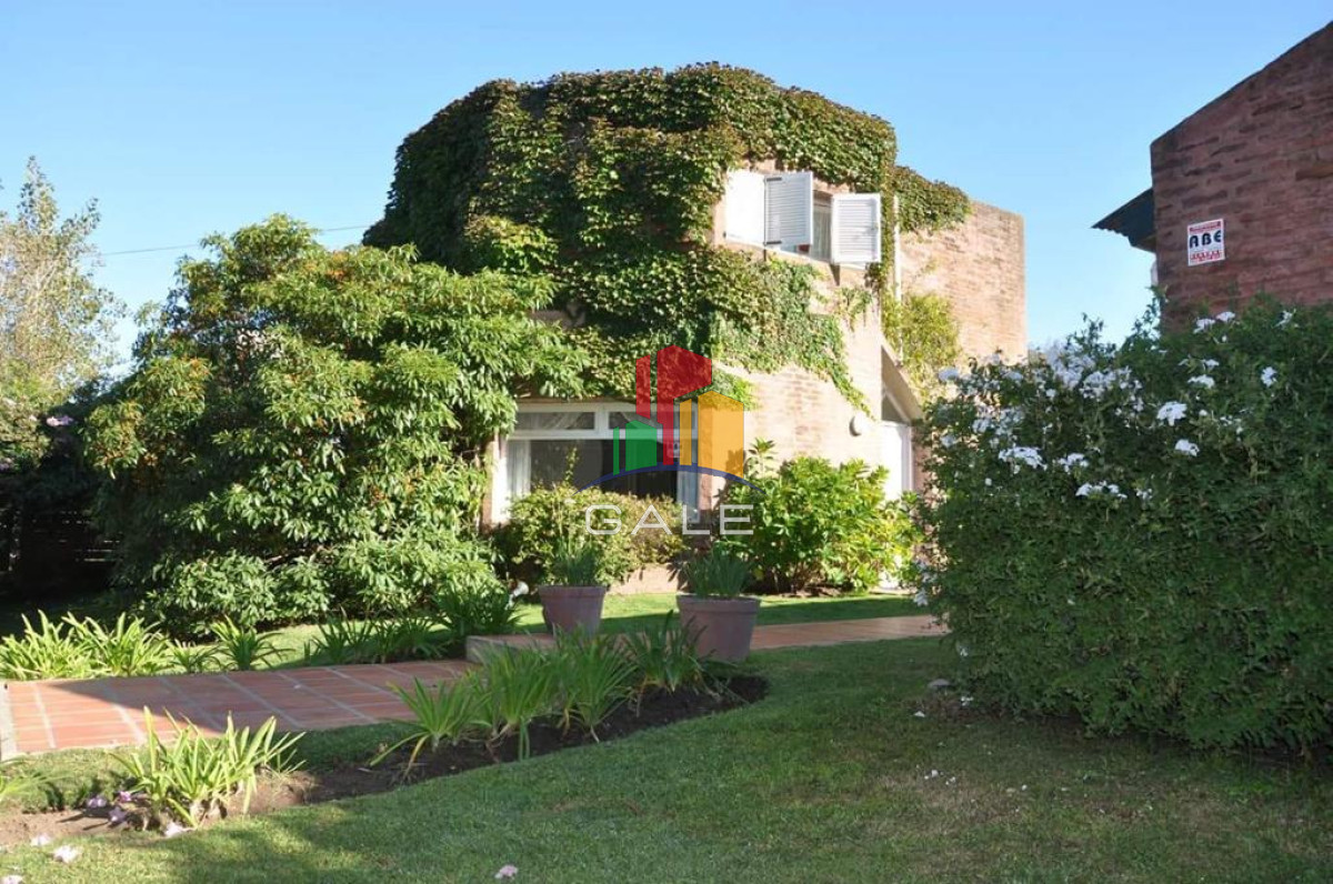 Hermosa casa en alquiler en la barrra