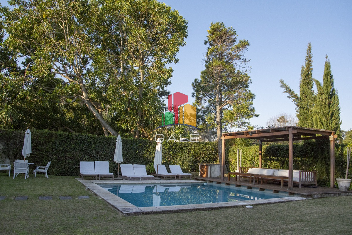 Casa ID.3289 - Casa a la venta en playa mansa Punta Del Este, gran tamaño ubicada en zona privilegiada.