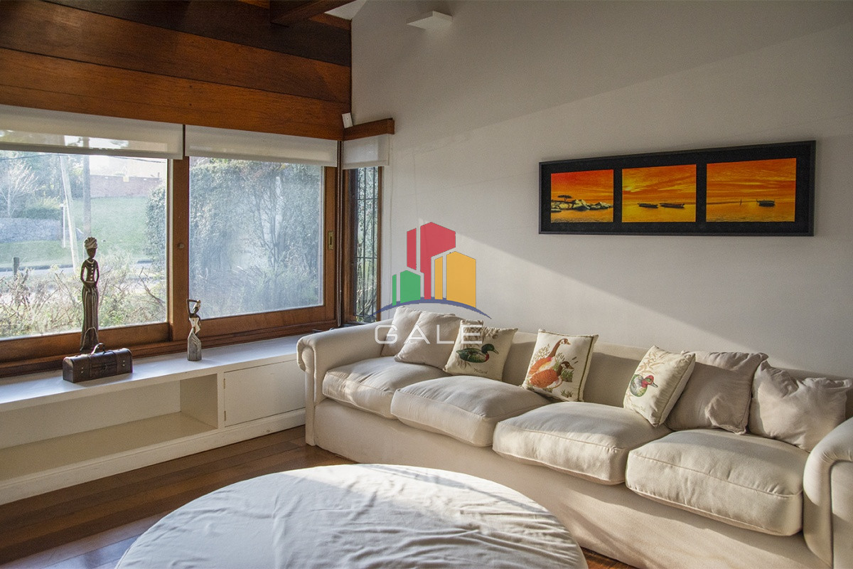 Casa ID.3289 - Casa a la venta en playa mansa Punta Del Este, gran tamaño ubicada en zona privilegiada.