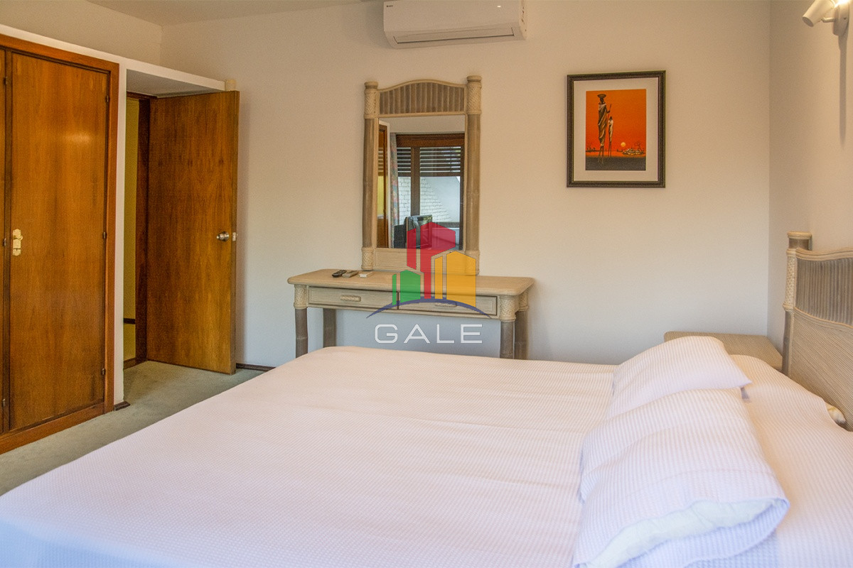 Casa ID.3289 - Casa a la venta en playa mansa Punta Del Este, gran tamaño ubicada en zona privilegiada.