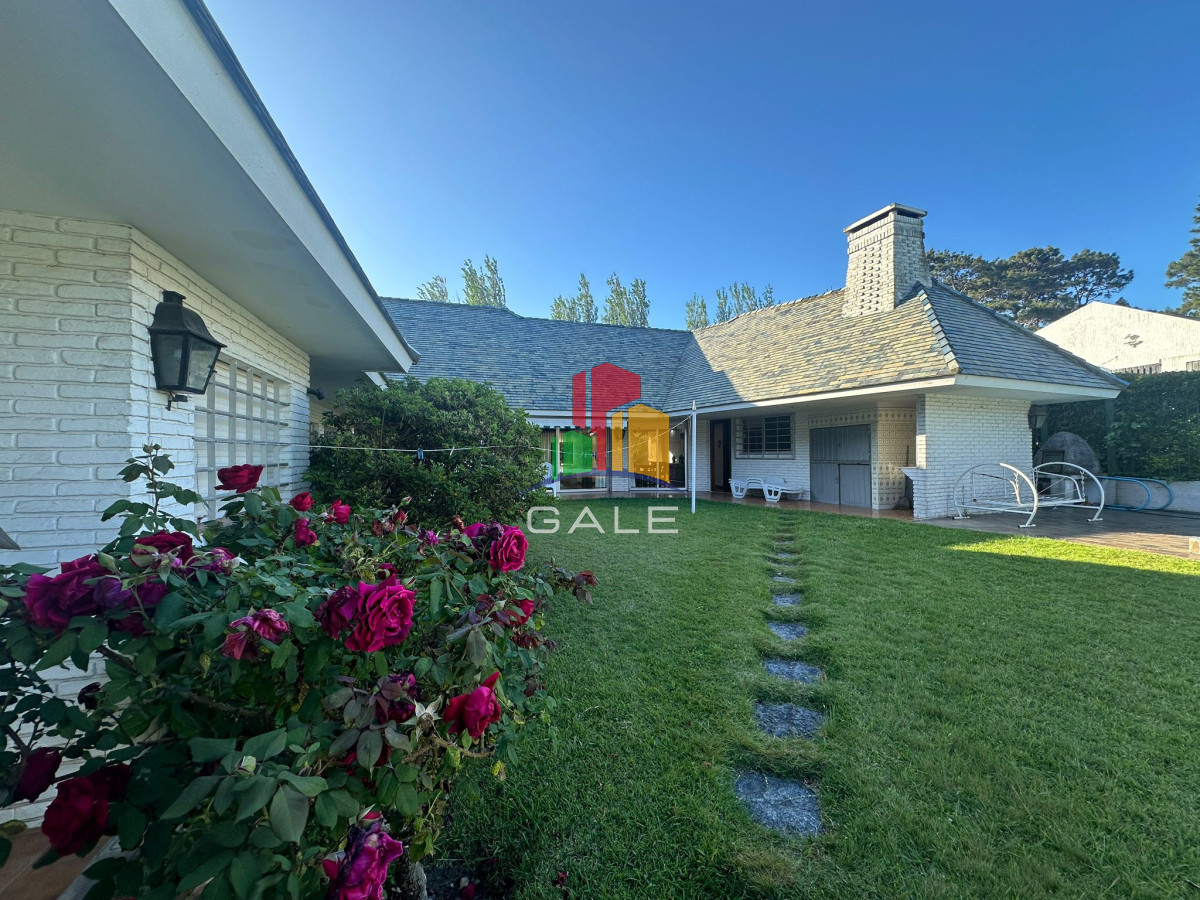 Casa ID.3081 - Hermosa casa a pasos de Playa Mansa ? Parada 9, Punta del Este