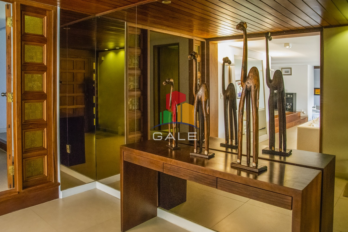 Casa ID.3289 - Casa a la venta en playa mansa Punta Del Este, gran tamaño ubicada en zona privilegiada.