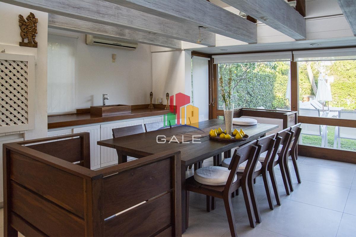Casa ID.3289 - Casa a la venta en playa mansa Punta Del Este, gran tamaño ubicada en zona privilegiada.