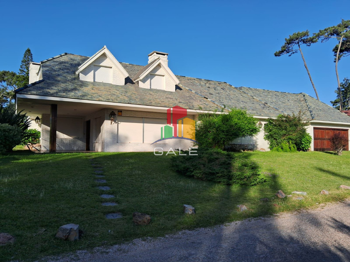 Casa ID.3081 - Hermosa casa a pasos de Playa Mansa ? Parada 9, Punta del Este