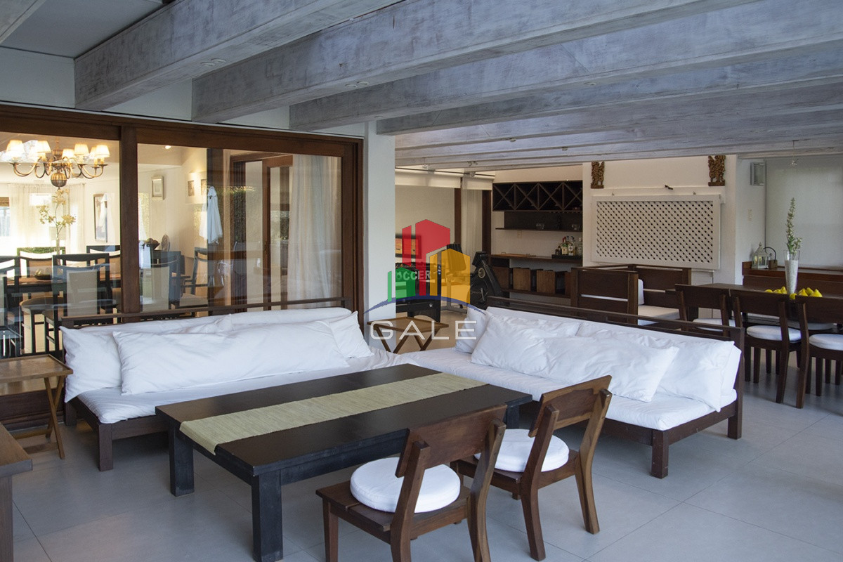 Casa ID.3289 - Casa a la venta en playa mansa Punta Del Este, gran tamaño ubicada en zona privilegiada.