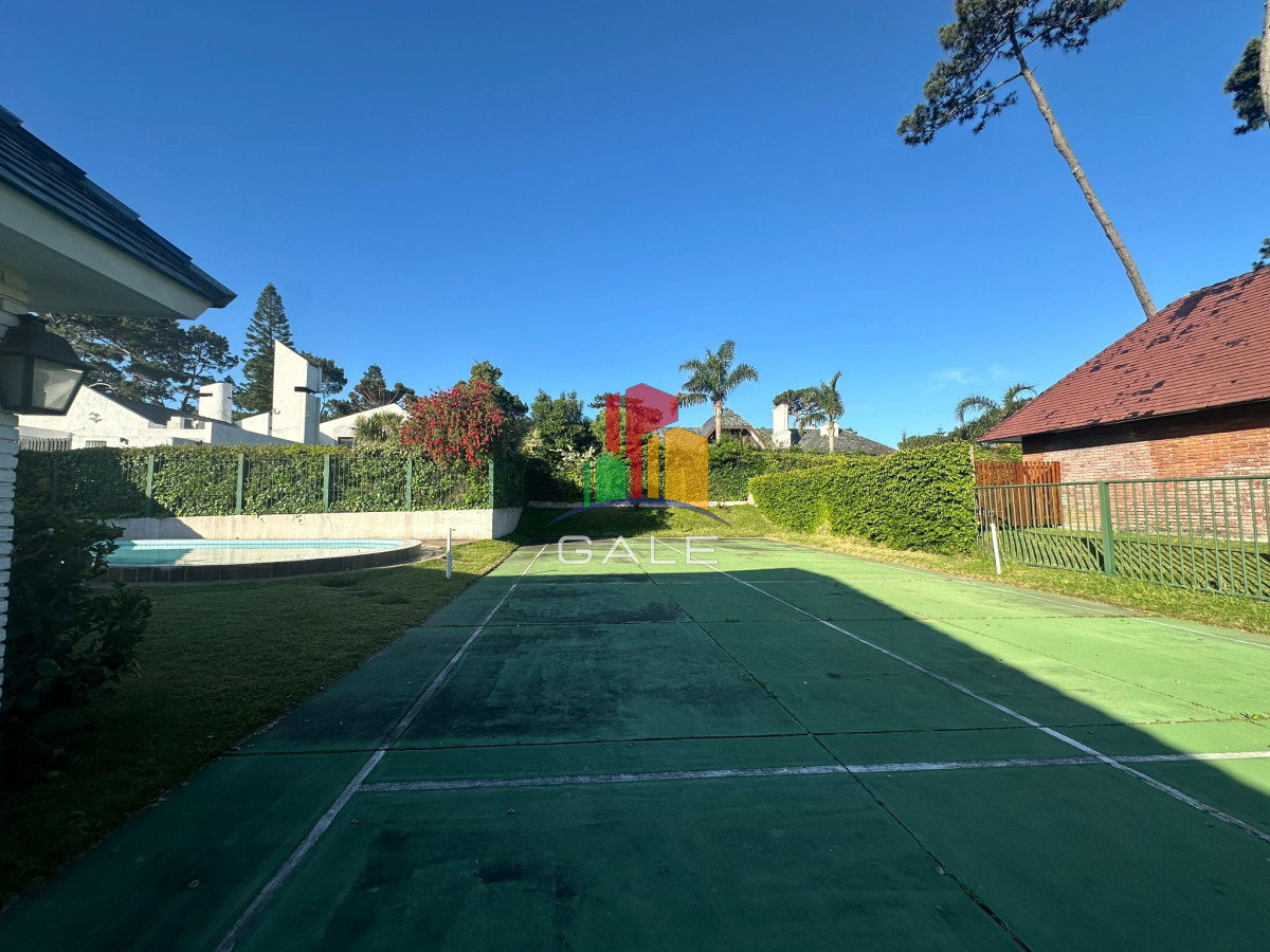 Casa ID.3081 - Hermosa casa a pasos de Playa Mansa ? Parada 9, Punta del Este