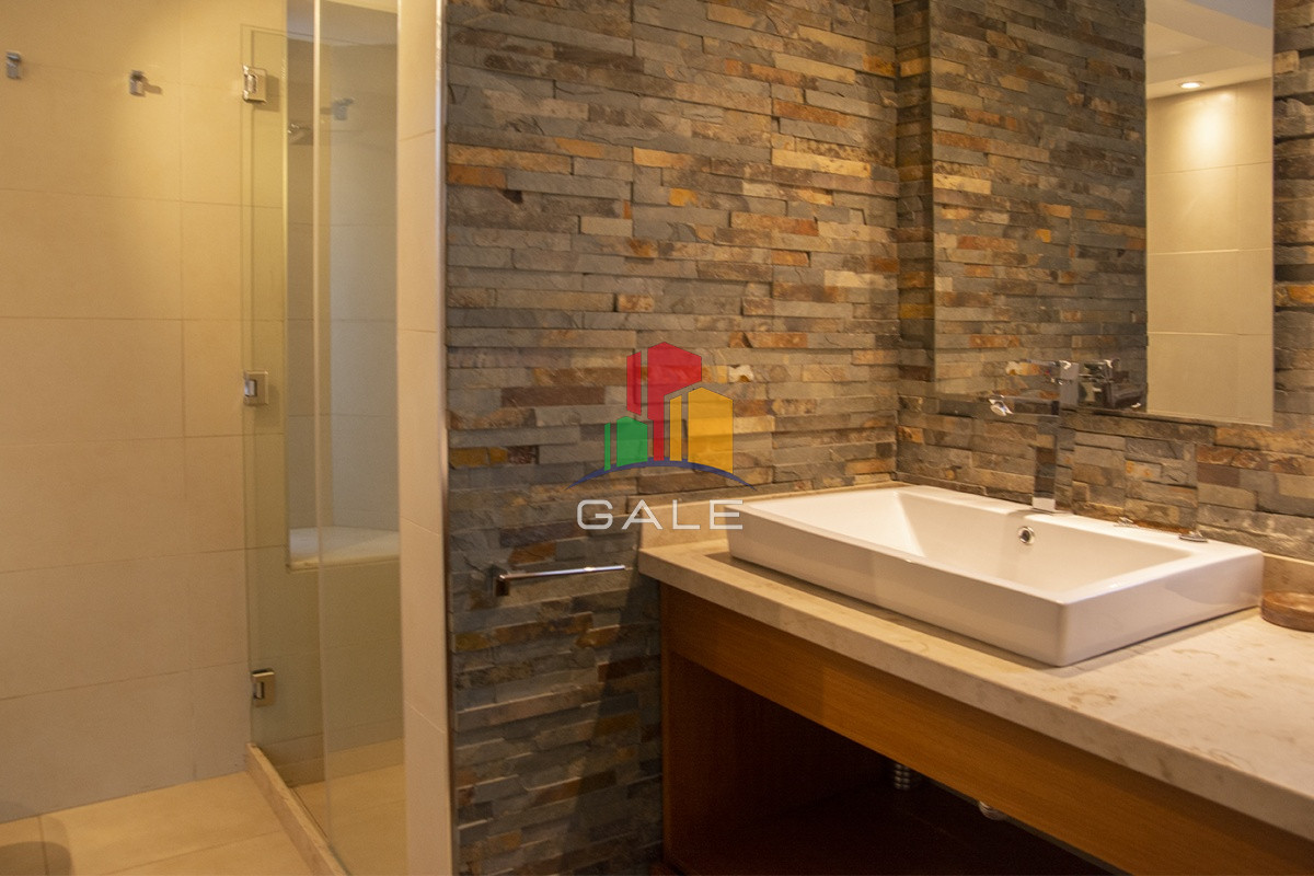 Casa ID.3289 - Casa a la venta en playa mansa Punta Del Este, gran tamaño ubicada en zona privilegiada.