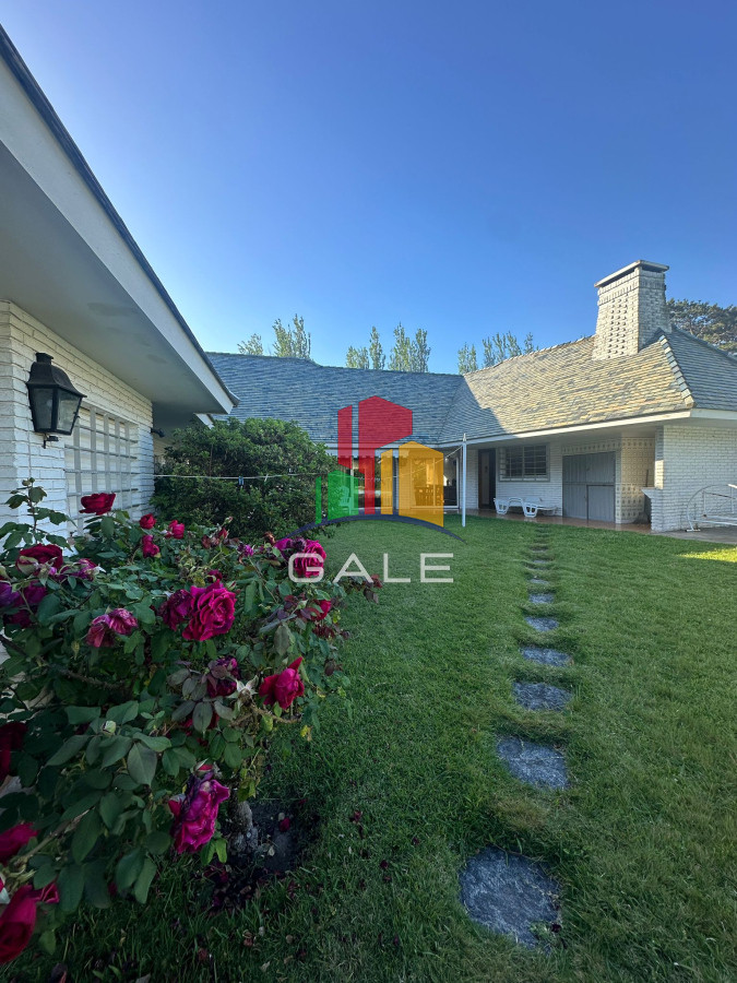 Casa ID.3081 - Hermosa casa a pasos de Playa Mansa ? Parada 9, Punta del Este