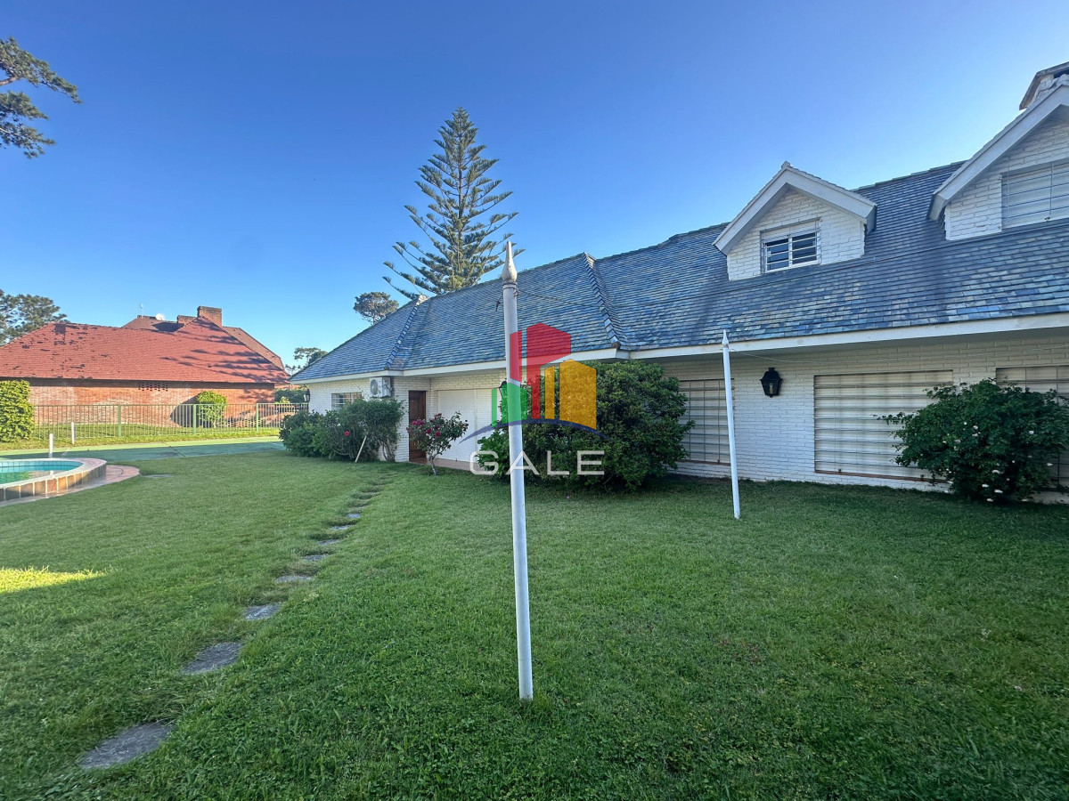 Casa ID.3081 - Hermosa casa a pasos de Playa Mansa ? Parada 9, Punta del Este