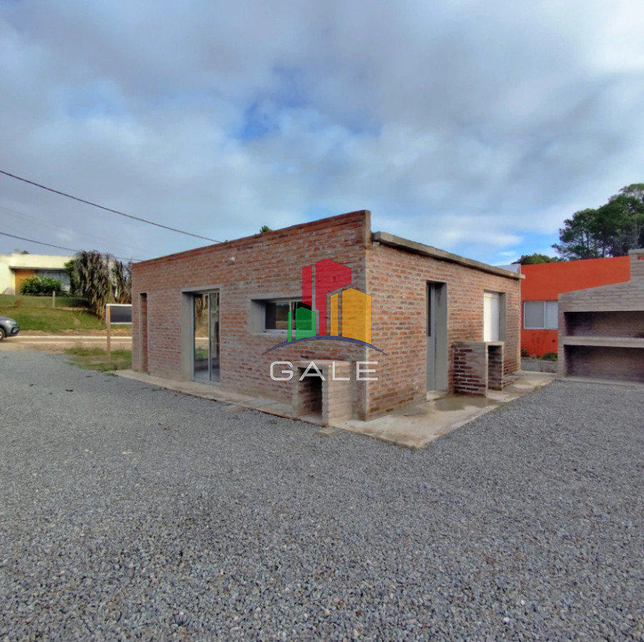 Gale Propiedades & Escribanía Casa ID.4571 - 2 Dormitorios Listos: Calidad y Acepta Banco