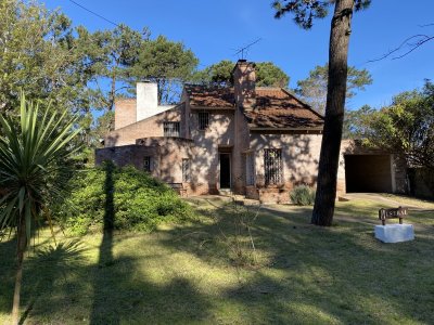 Casa en Pinares de solida construcción 