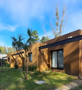 Hermosa casa a estrenar en excelente punto en la Barra 
