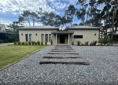  Venta de Casa 3 DORMITORIOS en LAGUNA BLANCA, MANANTIALES