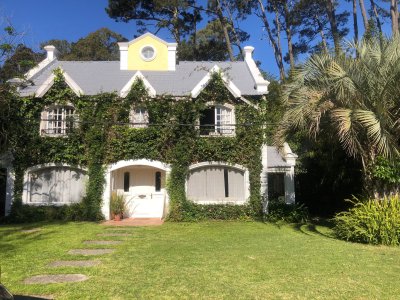 Hermosa casa en venta, Pinares