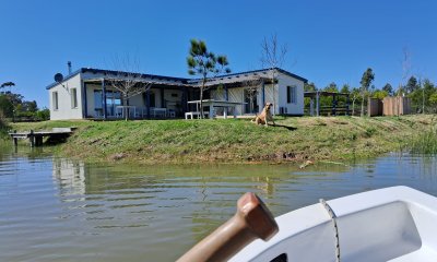 Casa frente al arroyo en La Barra