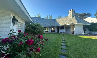 Hermosa casa a pasos de Playa Mansa ? Parada 9, Punta del Este