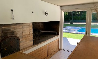 Oportunidad real, ideal para invertir, impresionante casa muy cerca de la Mansa, Venta.