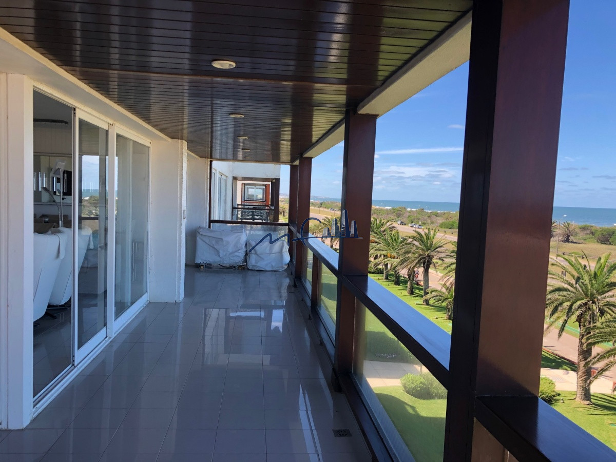 Apartamento ID.399 - Impecable apartamento en San Rafael, frente a Playa Brava. 4 Suites