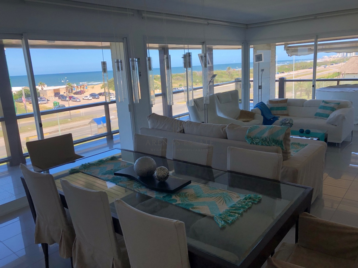 Apartamento ID.672 - Impecable apartamento en San Rafael, frente a Playa Brava. 4 Suites