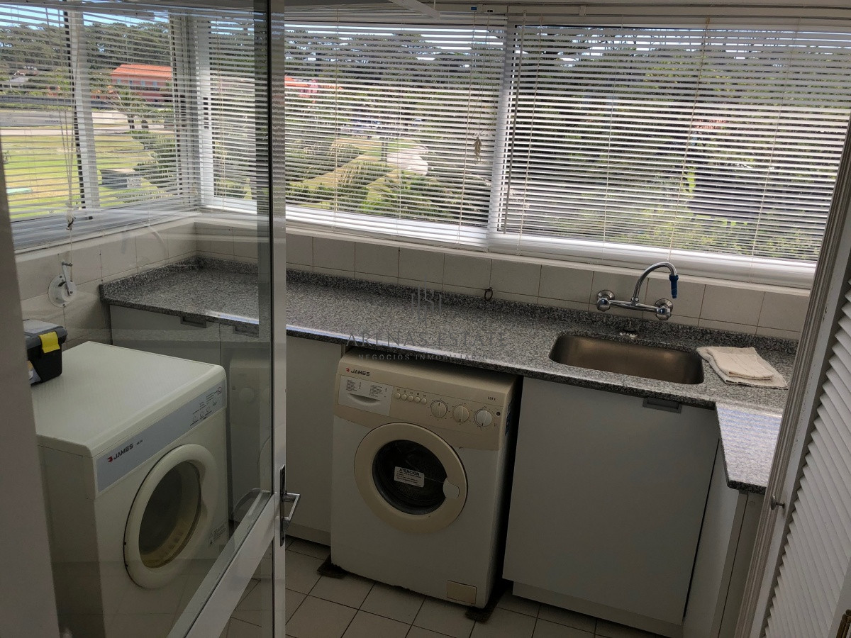 Apartamento ID.672 - Impecable apartamento en San Rafael, frente a Playa Brava. 4 Suites