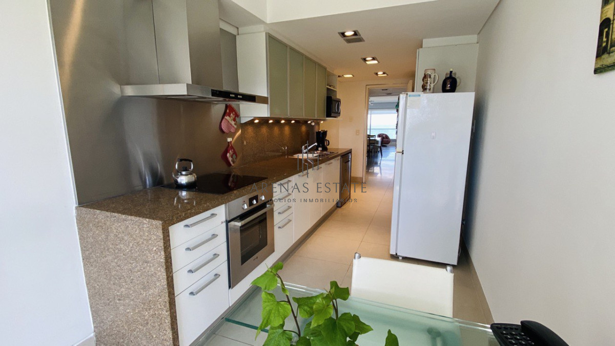Apartamento ID.673 - Apartamento en venta frente a Playa Brava