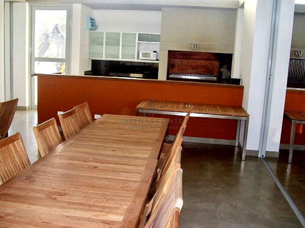 Apartamento ID.673 - Apartamento en venta frente a Playa Brava