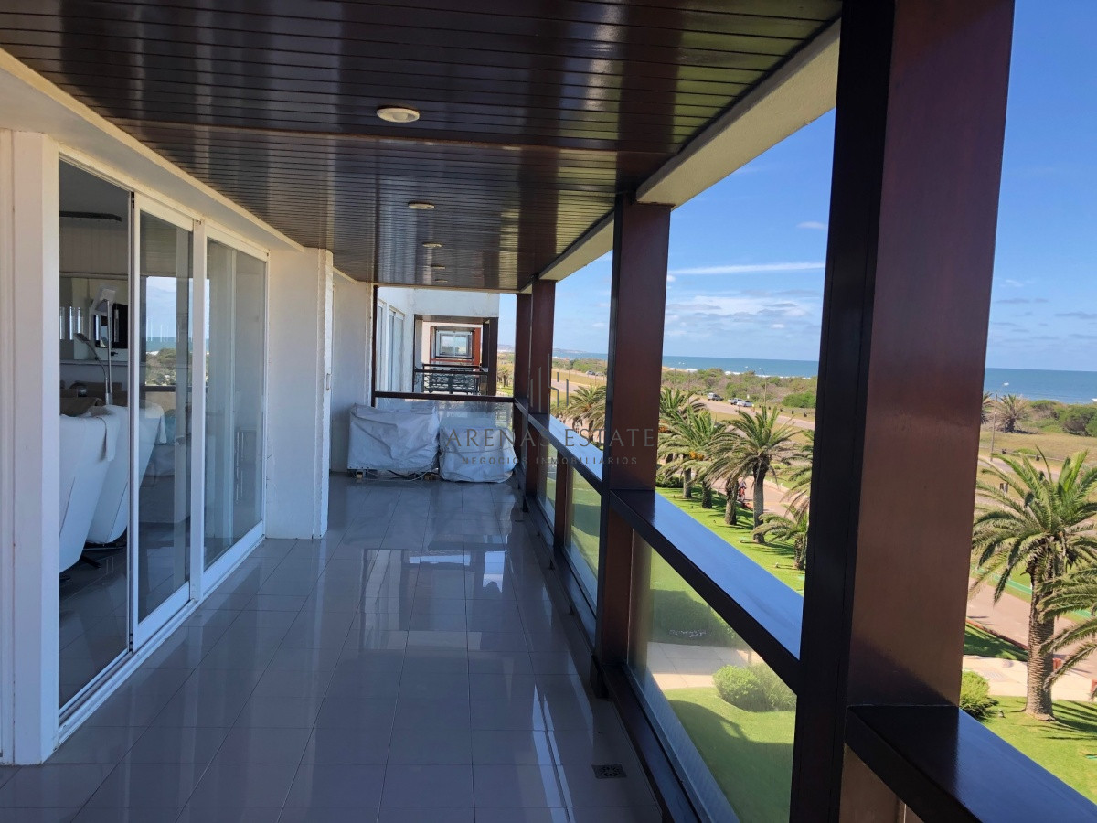 Apartamento ID.672 - Impecable apartamento en San Rafael, frente a Playa Brava. 4 Suites