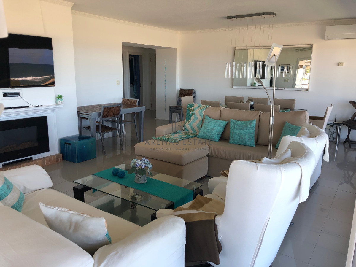 Apartamento ID.672 - Impecable apartamento en San Rafael, frente a Playa Brava. 4 Suites