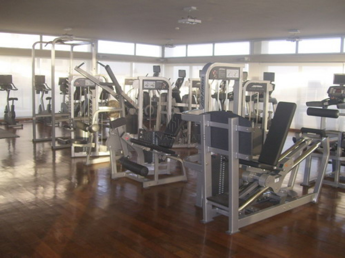 Apartamento ID.673 - Apartamento en venta frente a Playa Brava